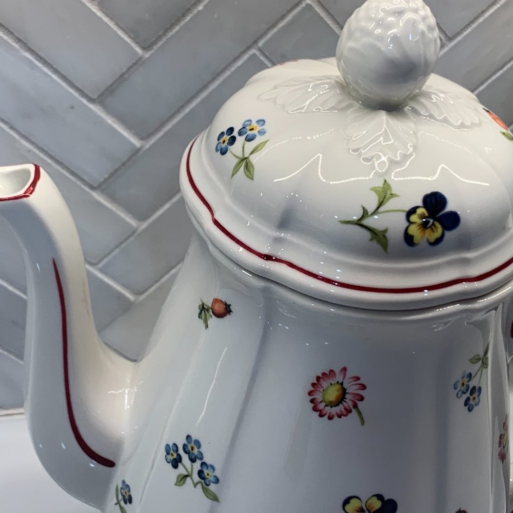 ⭐️HOST PICK⭐️Villeroy & Boch Petite Fleur Coffee Pot - Picture 7 of 13